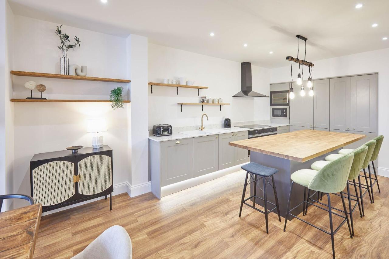 Host & - Albion House *