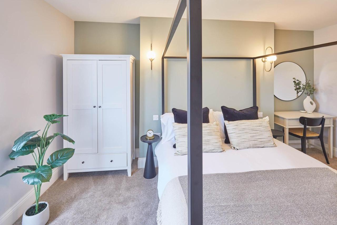 Host & - Albion House *