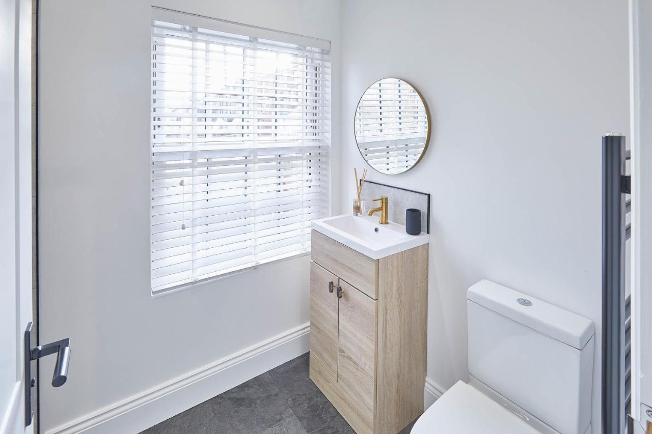 Host & - Albion House *