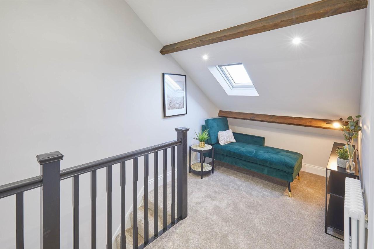 Host & - Albion House *